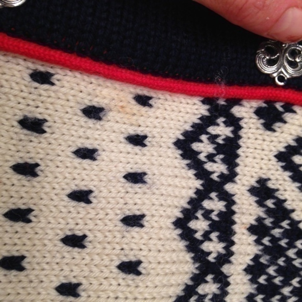 Dale of Norway wool snowflakes sweater - Picture 5 of 8